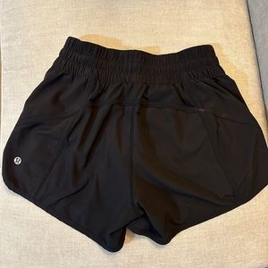 Lululemon Athletics Hotty Toddy Lined Shorts Size 6 Black 2.5” inseam